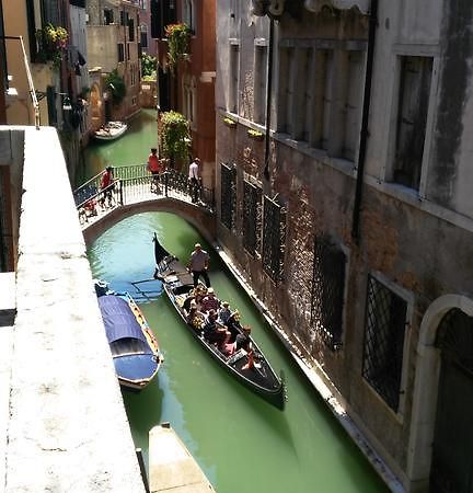 Balcone Sul Canale Venice Luaran gambar