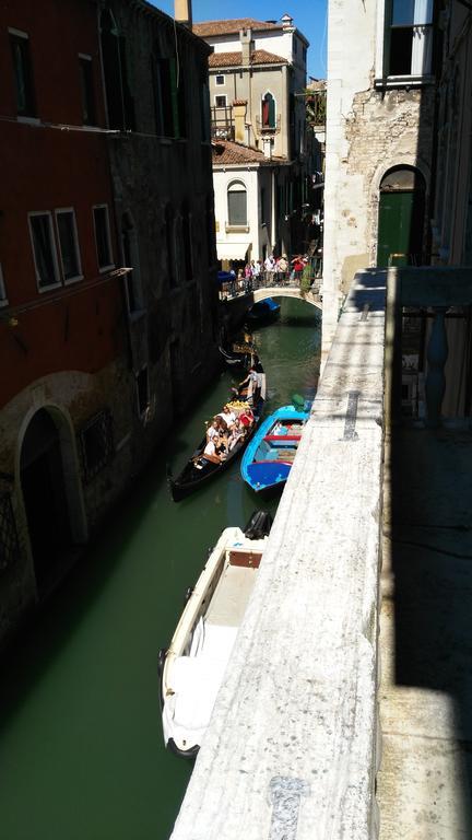 Balcone Sul Canale Venice Luaran gambar
