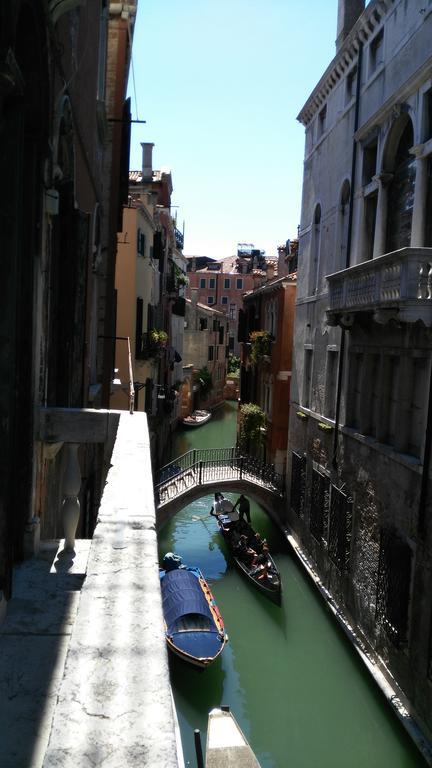 Balcone Sul Canale Venice Luaran gambar
