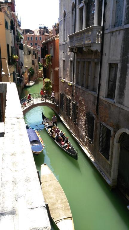 Balcone Sul Canale Venice Luaran gambar