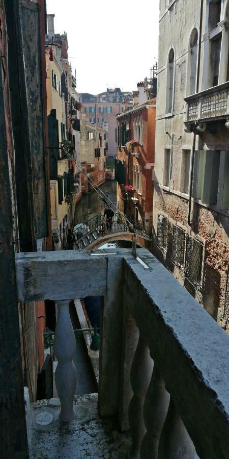 Balcone Sul Canale Venice Luaran gambar