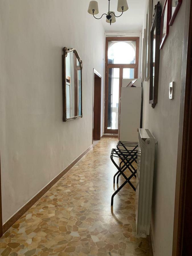 Balcone Sul Canale Venice Luaran gambar