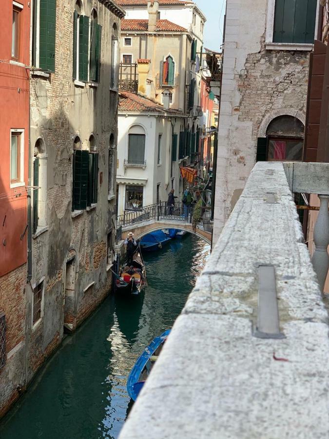 Balcone Sul Canale Venice Luaran gambar